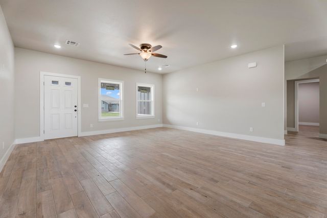 1127 Center Court Circle, Grove, OK 74344