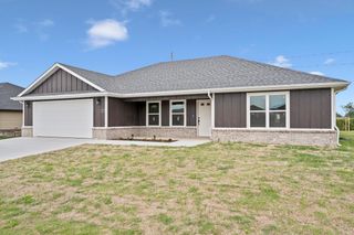 1127 Center Court Circle, Grove, OK 74344
