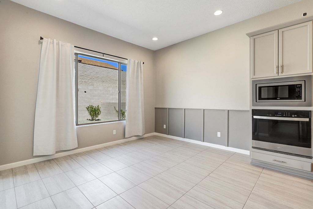 Image 13 of property listing at 1715 Deer Valley Trail NW, Albuquerque, NM 87120