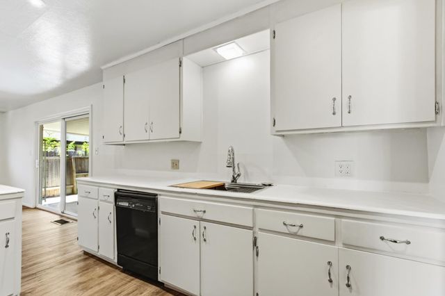 208 Baldwin Ave, Roseville, CA 95678