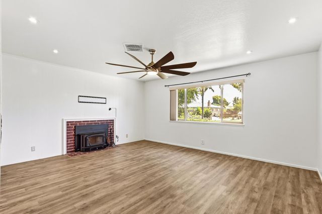 208 Baldwin Ave, Roseville, CA 95678