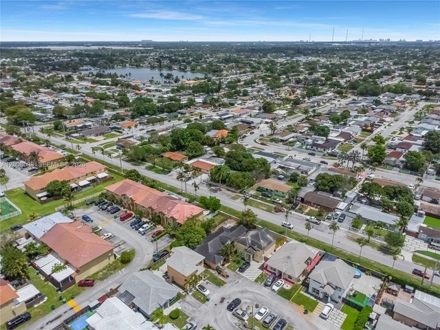 18825 NW 52nd Ct, Miami Gardens, FL 33055