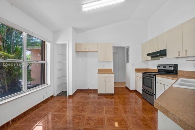 18825 NW 52nd Ct, Miami Gardens, FL 33055