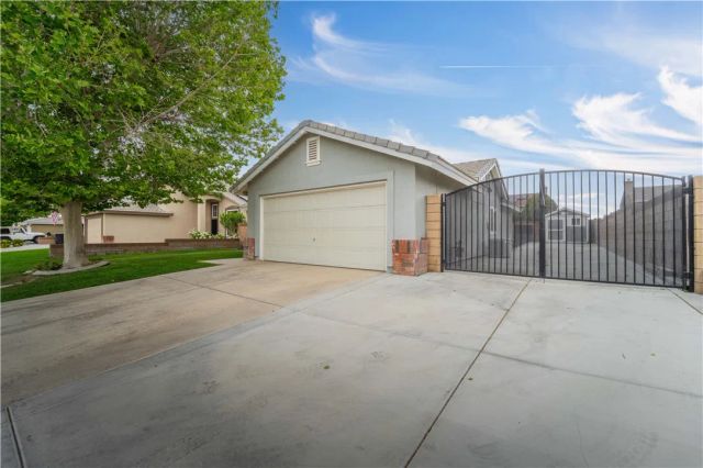 2827 W Milling, Lancaster, CA 93536