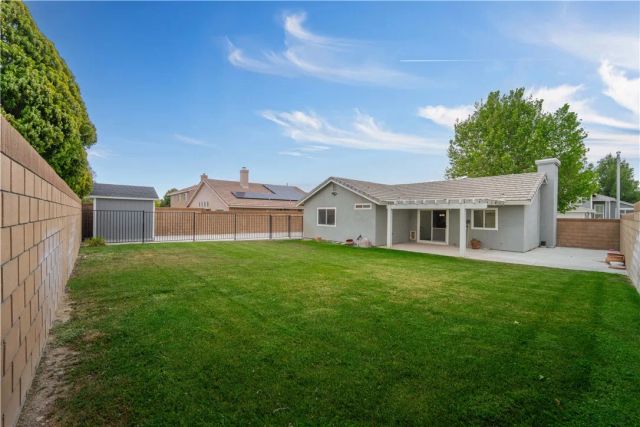 2827 W Milling, Lancaster, CA 93536