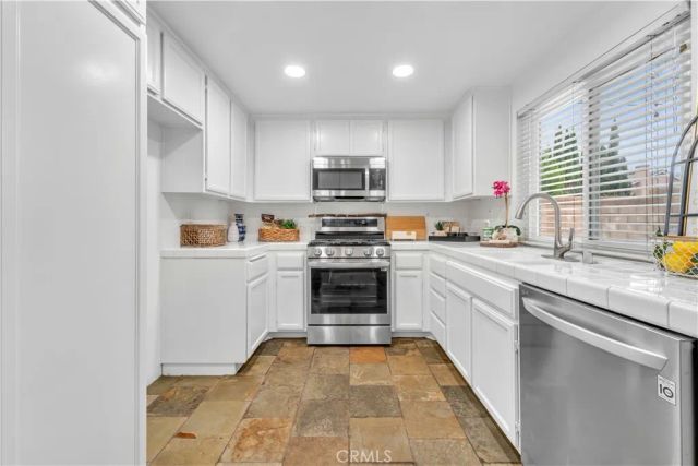 2827 W Milling, Lancaster, CA 93536