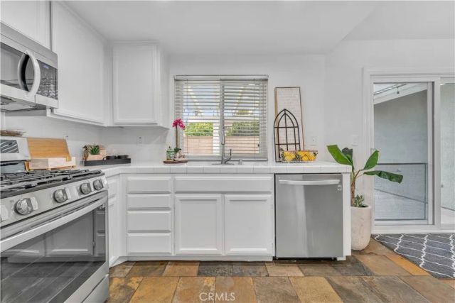 2827 W Milling, Lancaster, CA 93536