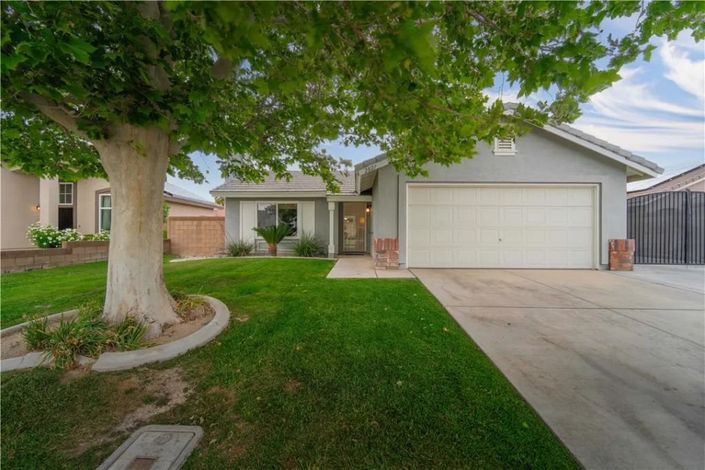 2827 W Milling, Lancaster, CA 93536