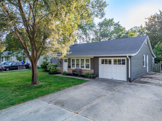 620 Crest Street, Wheaton, IL 60187
