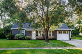620 Crest Street, Wheaton, IL 60187