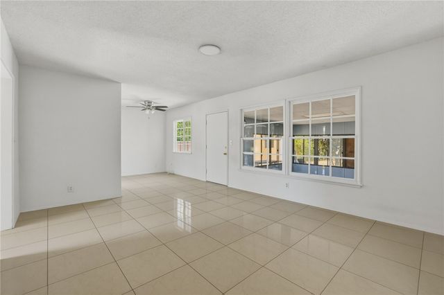 561 N Park, Rialto, CA 92376