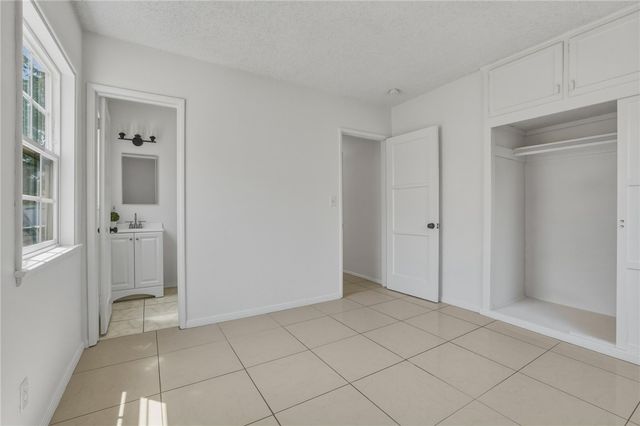 561 N Park, Rialto, CA 92376