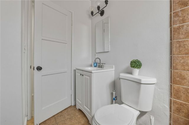 561 N Park, Rialto, CA 92376