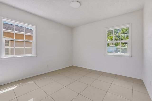 561 N Park, Rialto, CA 92376