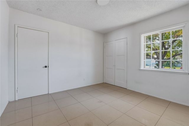561 N Park, Rialto, CA 92376