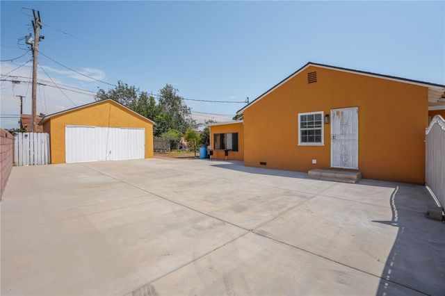 561 N Park, Rialto, CA 92376