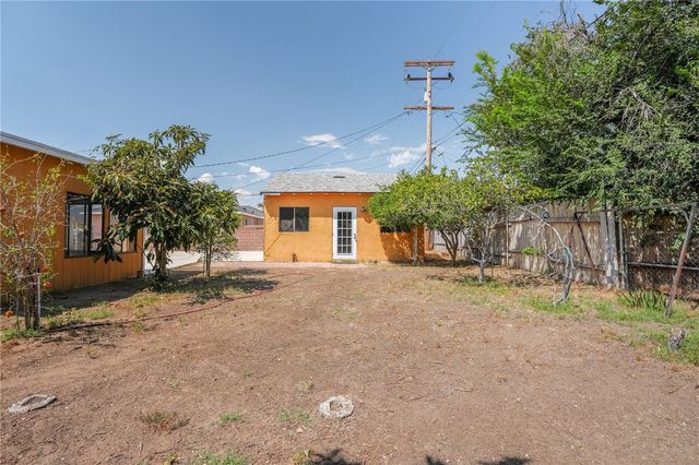 561 N Park, Rialto, CA 92376