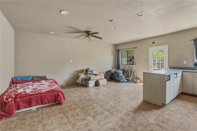 561 N Park, Rialto, CA 92376