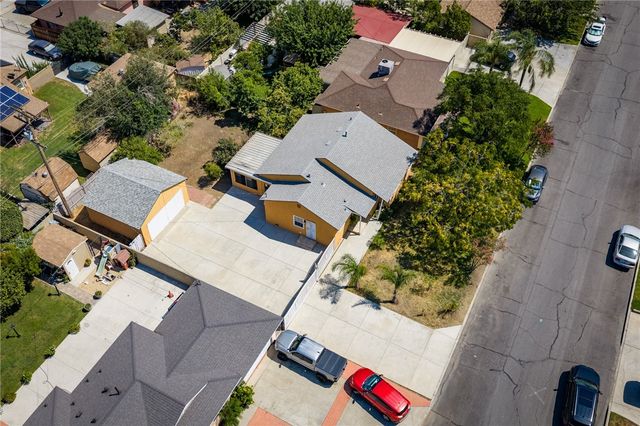 561 N Park, Rialto, CA 92376