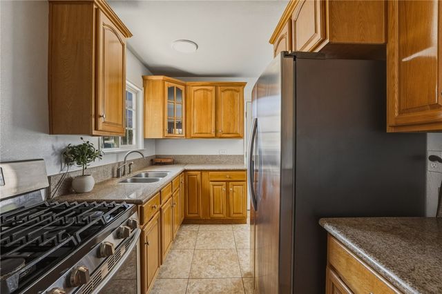 561 N Park, Rialto, CA 92376