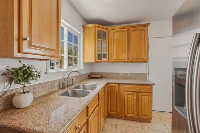 561 N Park, Rialto, CA 92376