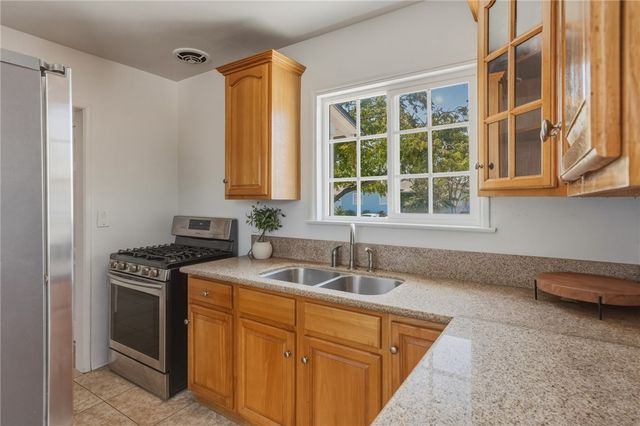 561 N Park, Rialto, CA 92376