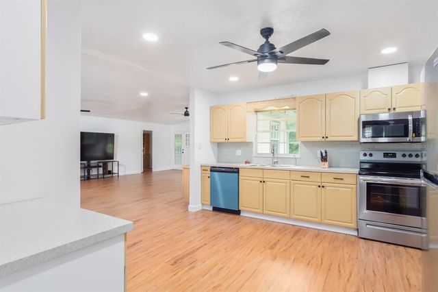 10002 NW 6TH PLACE, Gainesville, FL 32607