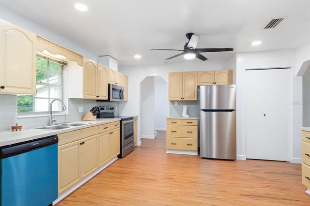 10002 NW 6TH PLACE, Gainesville, FL 32607
