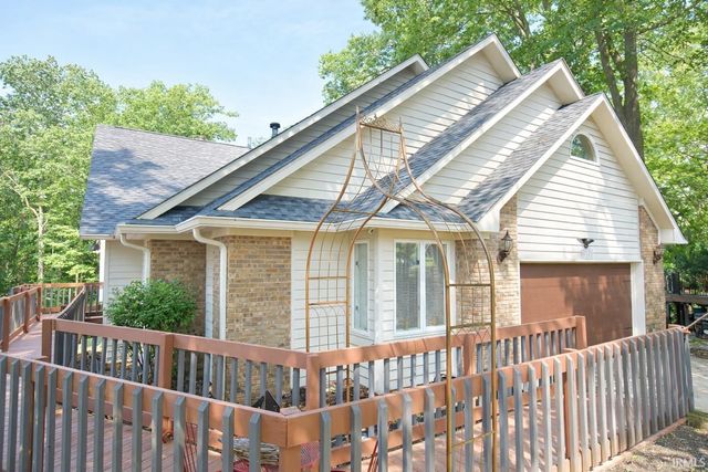 9392 S Harbour Pointe Drive, Bloomington, IN 47401