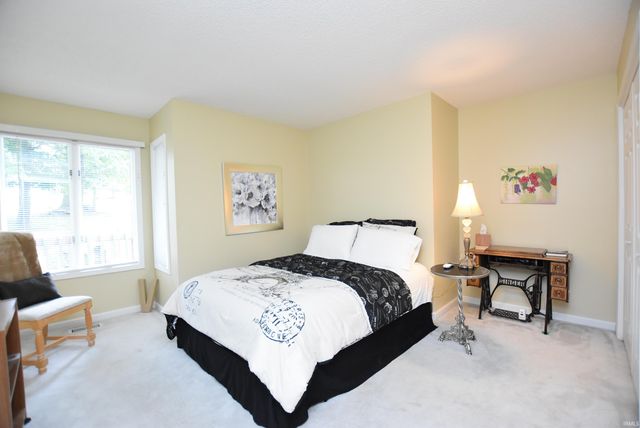 9392 S Harbour Pointe Drive, Bloomington, IN 47401