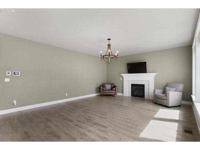 1001 Ne REGAN HILL Loop, Estacada, OR 97023