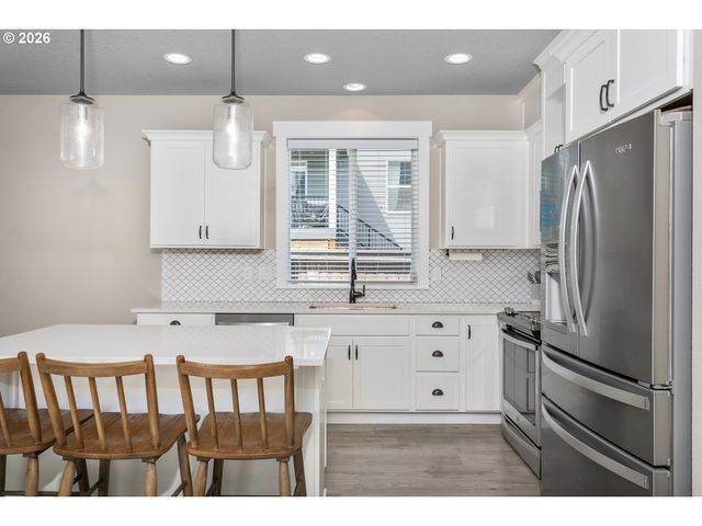 1001 Ne REGAN HILL Loop, Estacada, OR 97023