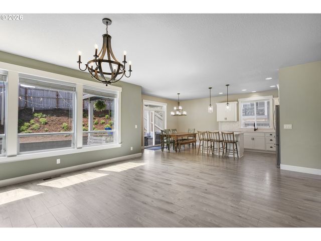 1001 Ne REGAN HILL Loop, Estacada, OR 97023