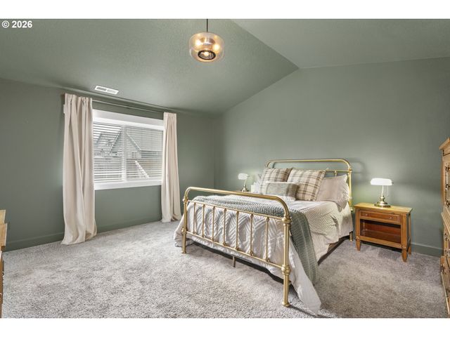 1001 Ne REGAN HILL Loop, Estacada, OR 97023