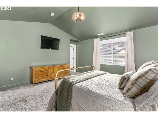 1001 Ne REGAN HILL Loop, Estacada, OR 97023