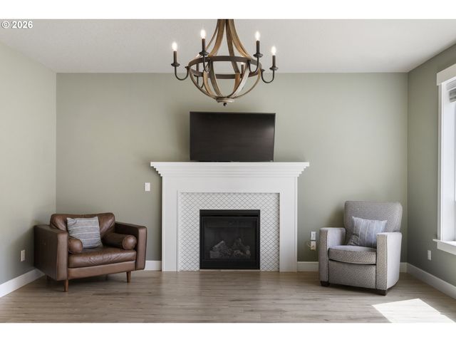 1001 Ne REGAN HILL Loop, Estacada, OR 97023