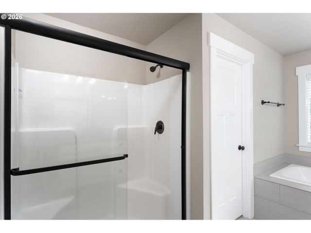 1001 Ne REGAN HILL Loop, Estacada, OR 97023