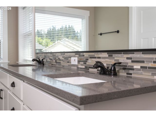 1001 Ne REGAN HILL Loop, Estacada, OR 97023