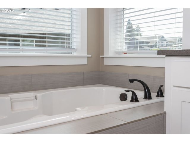 1001 Ne REGAN HILL Loop, Estacada, OR 97023