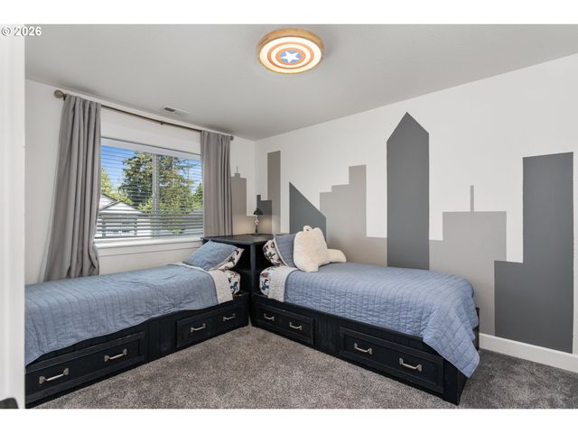 1001 Ne REGAN HILL Loop, Estacada, OR 97023