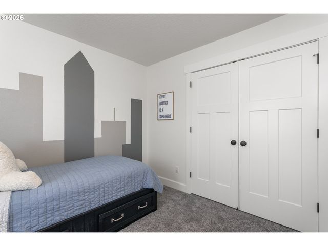 1001 Ne REGAN HILL Loop, Estacada, OR 97023