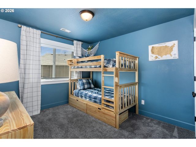 1001 Ne REGAN HILL Loop, Estacada, OR 97023
