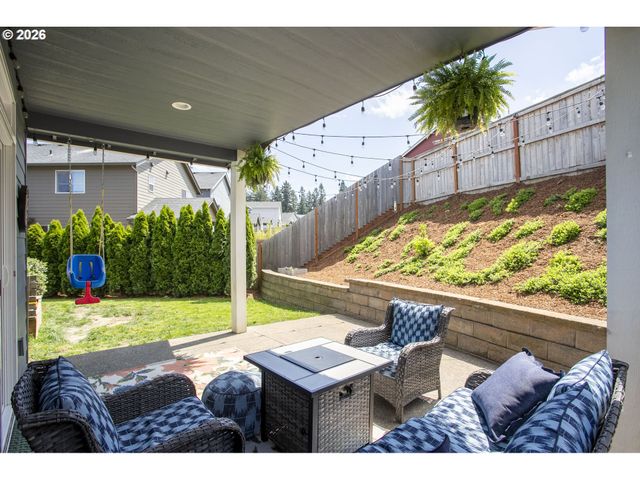 1001 Ne REGAN HILL Loop, Estacada, OR 97023