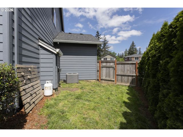 1001 Ne REGAN HILL Loop, Estacada, OR 97023