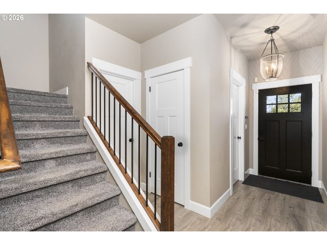 1001 Ne REGAN HILL Loop, Estacada, OR 97023