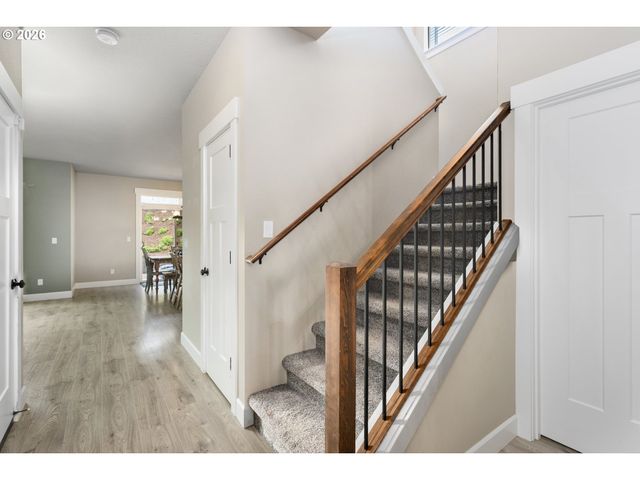1001 Ne REGAN HILL Loop, Estacada, OR 97023