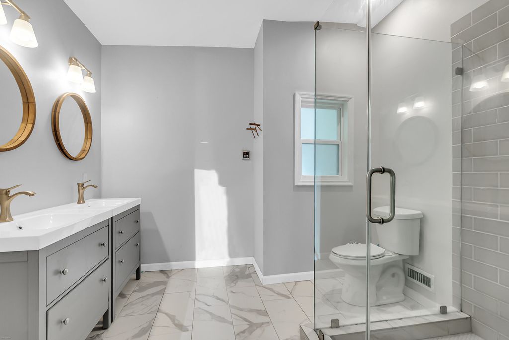 Image 16 of property listing at 5 Jerry Drive, Charleston, SC 29407