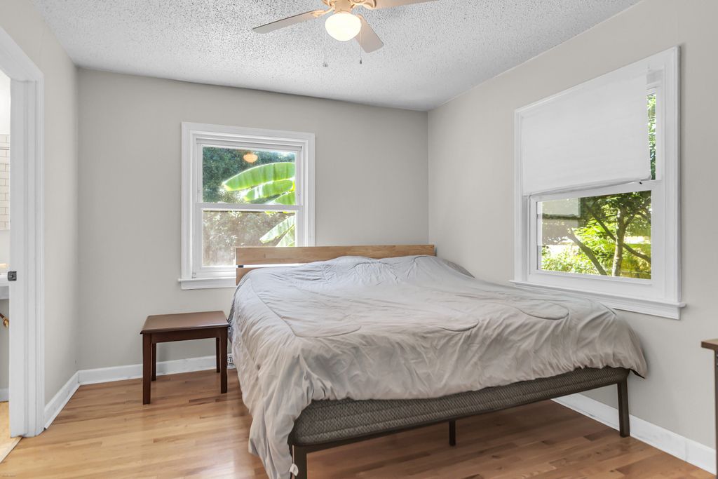 Image 18 of property listing at 5 Jerry Drive, Charleston, SC 29407