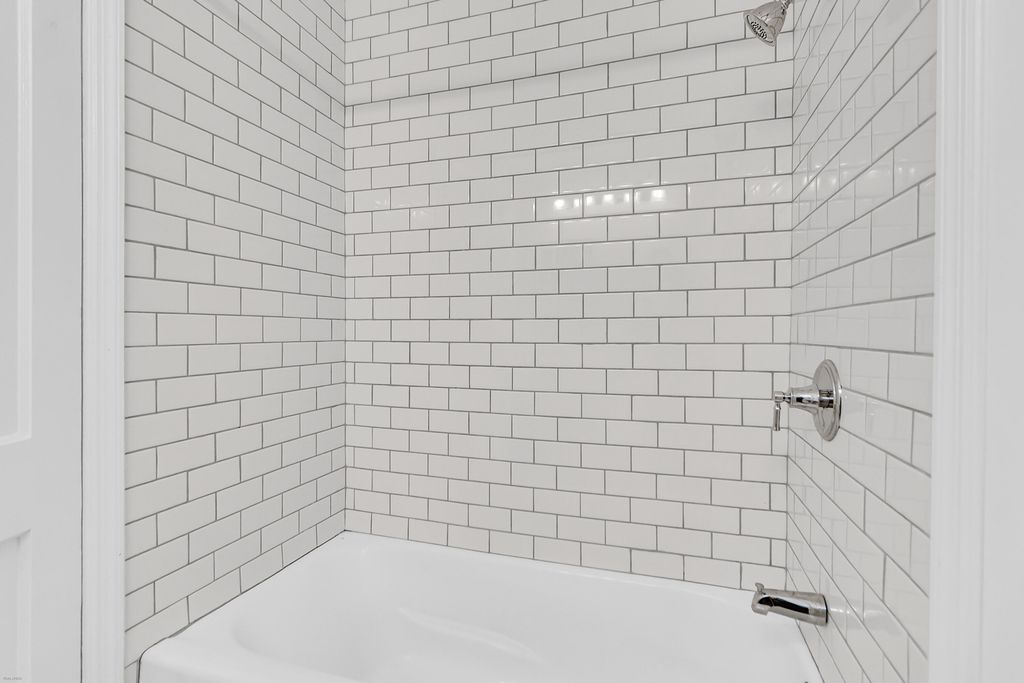 Image 21 of property listing at 5 Jerry Drive, Charleston, SC 29407