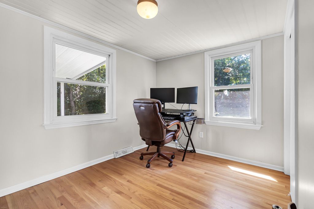 Image 22 of property listing at 5 Jerry Drive, Charleston, SC 29407